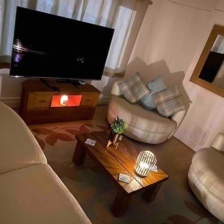 Spacious 2 Bed Apartment, Close To Village Shops Cardiff Exterior photo