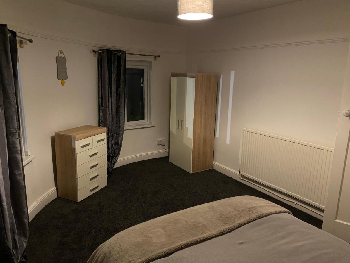 Spacious 2 Bed Apartment, Close To Village Shops Cardiff Exterior photo